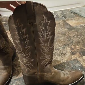 Aricat cowgirl boots